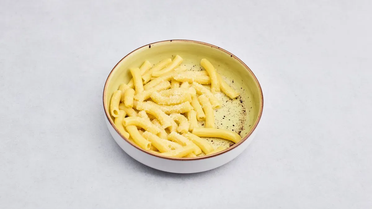 Rigatoni na maśle z parmezanem