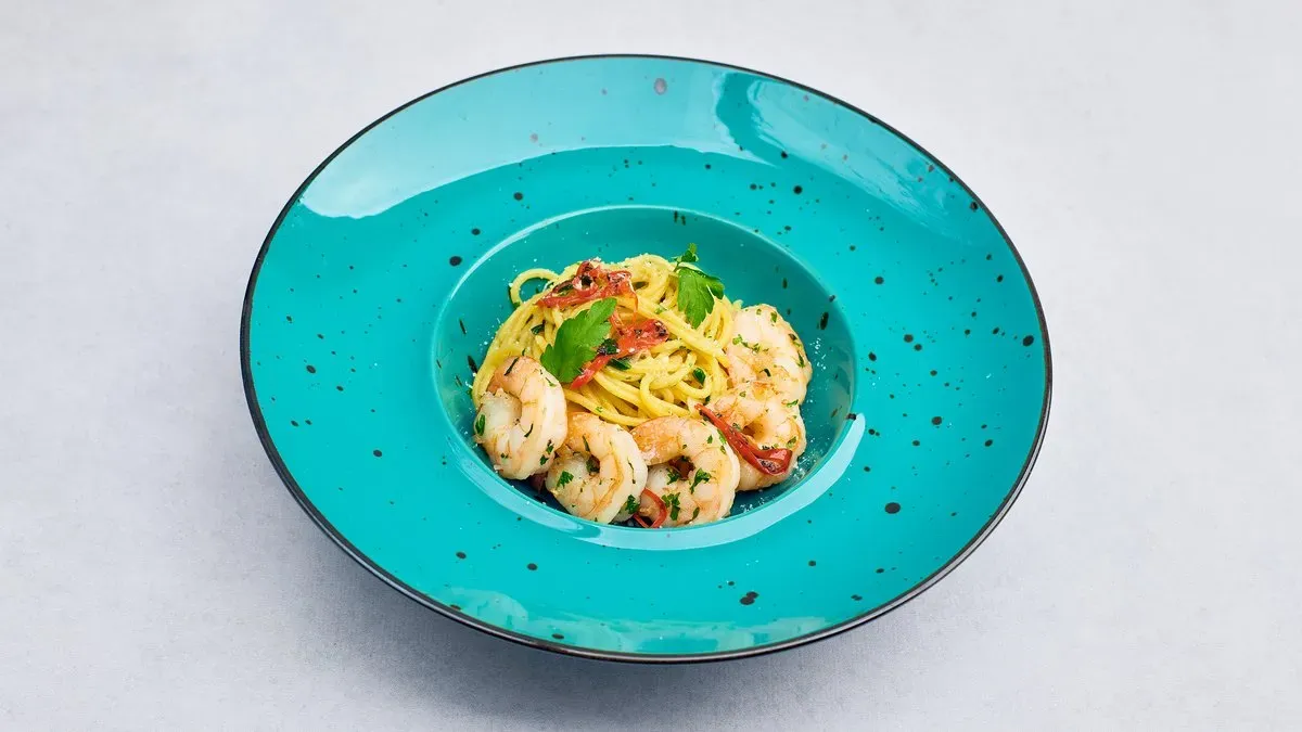 Spaghetti aglio e olio z krewetkami