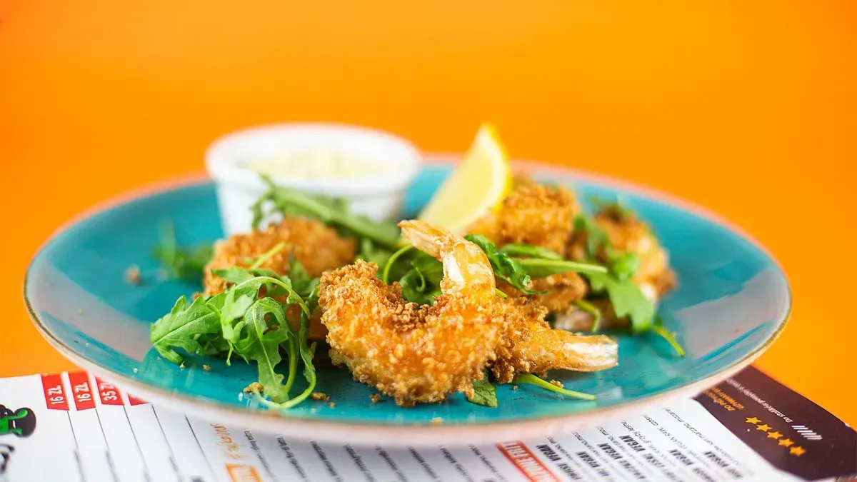 KREWETKI W PANKO + SOS AIOLI