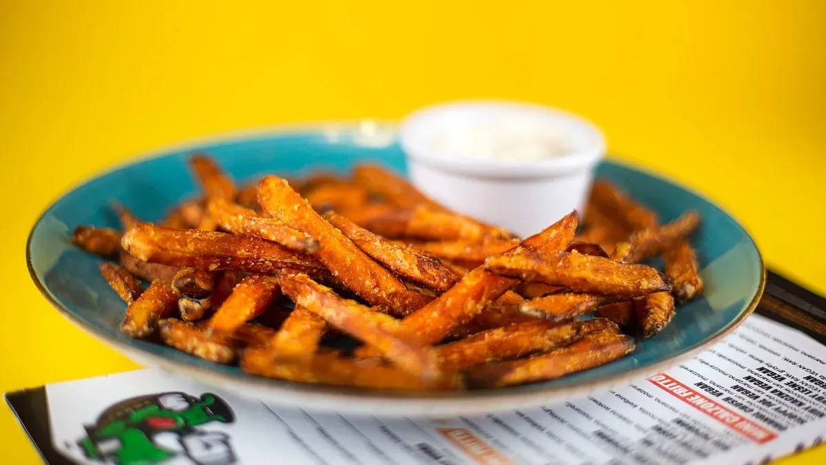 FRYTKI Z BATATA 250g. + SOS GRATIS