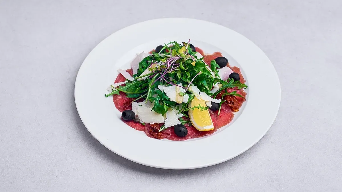 Carpaccio z buraka z kozim serem