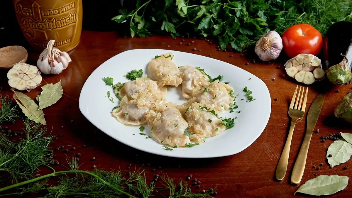 Pierogi z mięsem i skwarkami