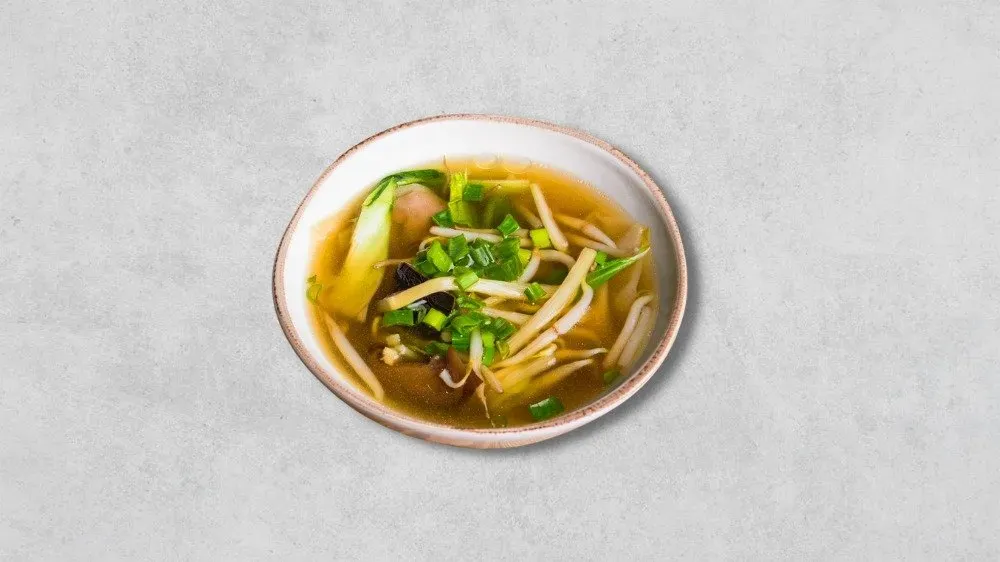 Keaw nam (tajska zupa z pierożkami wonton)