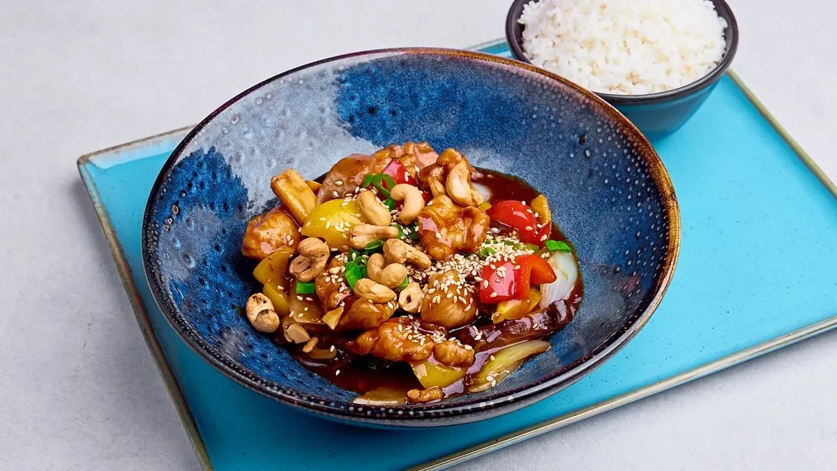 Pad med mamuang (warzywa z orzechami nerkowca)