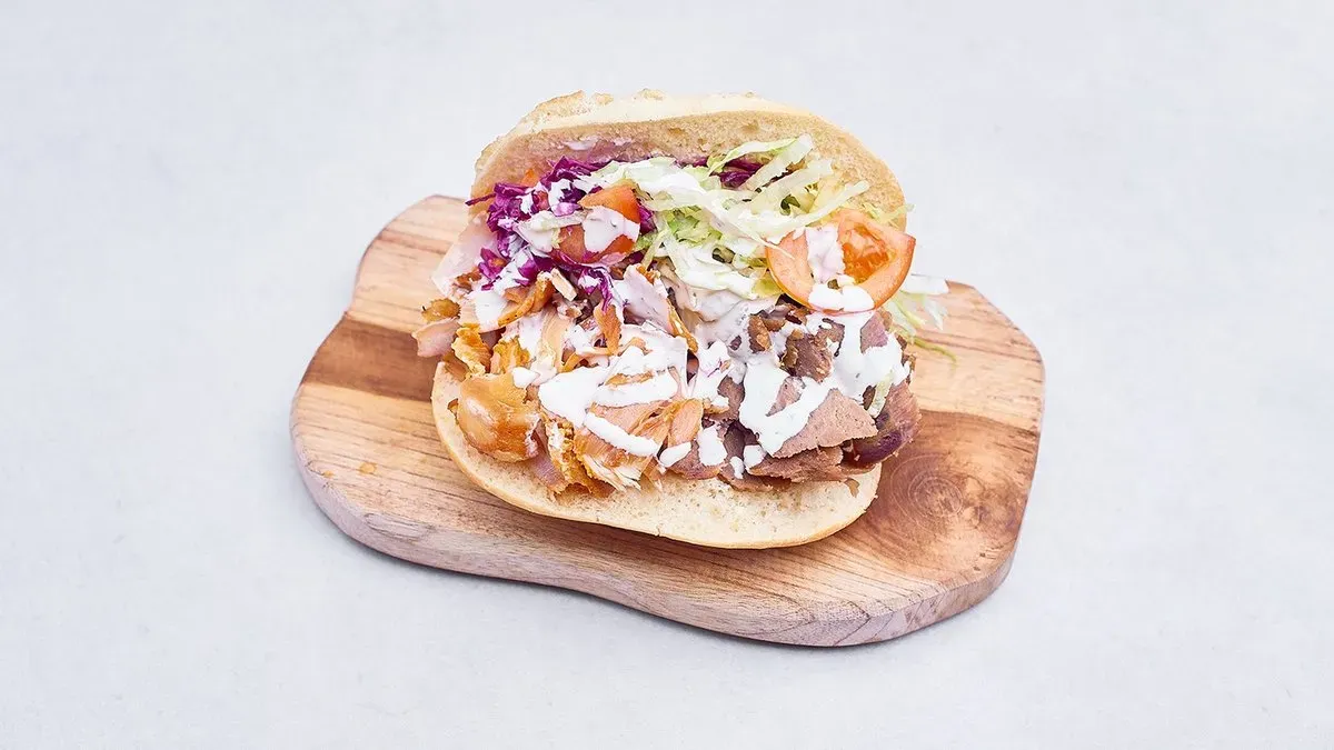 Kebab bułka mięso mieszane
