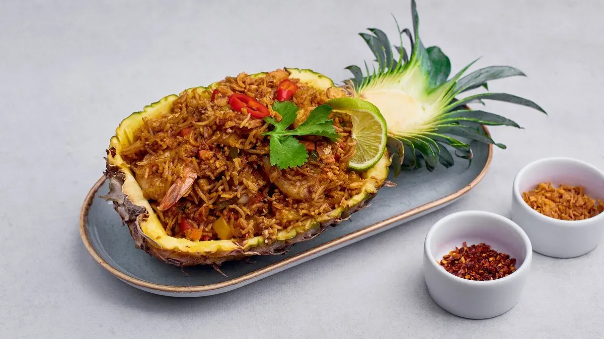 Fried rice in pinaplle (Hawaje)
