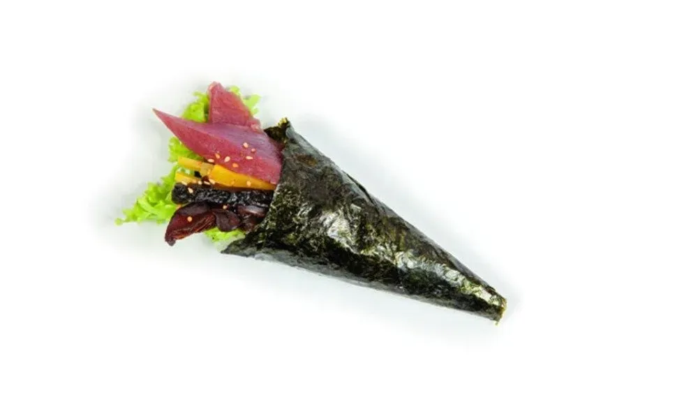 Temaki z tuńczykiem i warzywami
