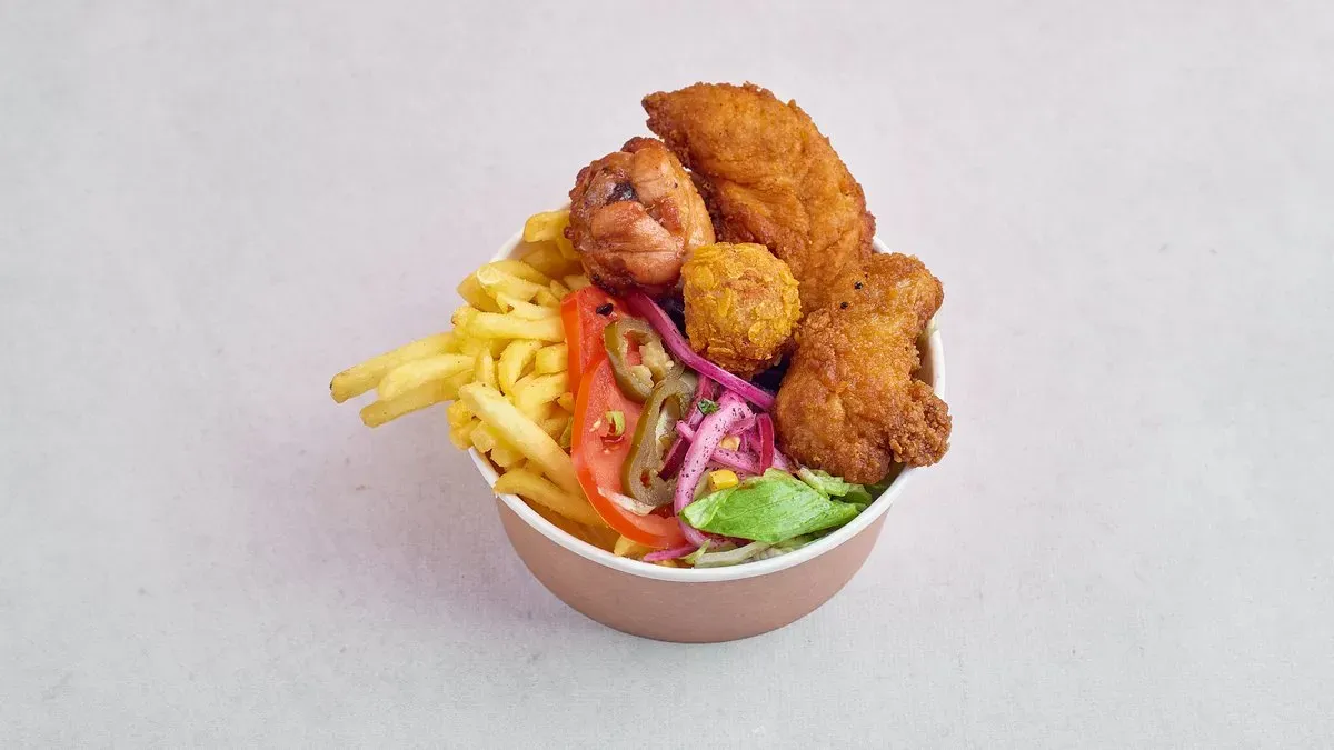 Frytki bowl Z tulipami ze skrzydełek kurczaka