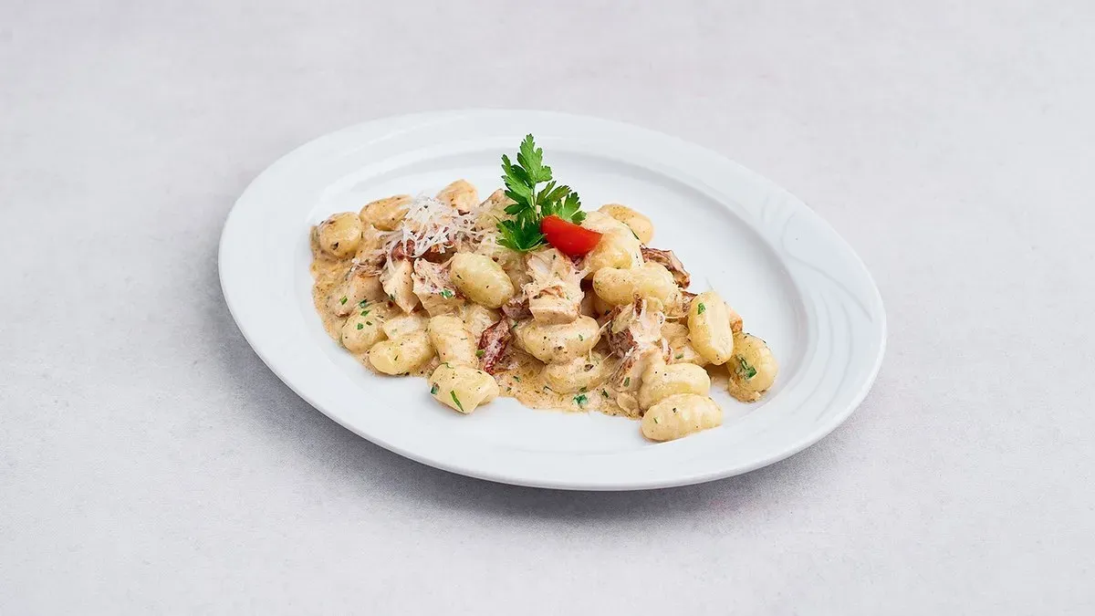 Gnocchi z kurczakiem w sosie śmietanowym