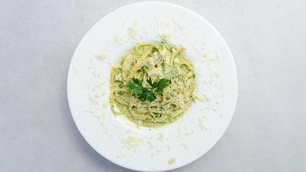 Tagliatelle szpinakowe z zielonymi warzywami
