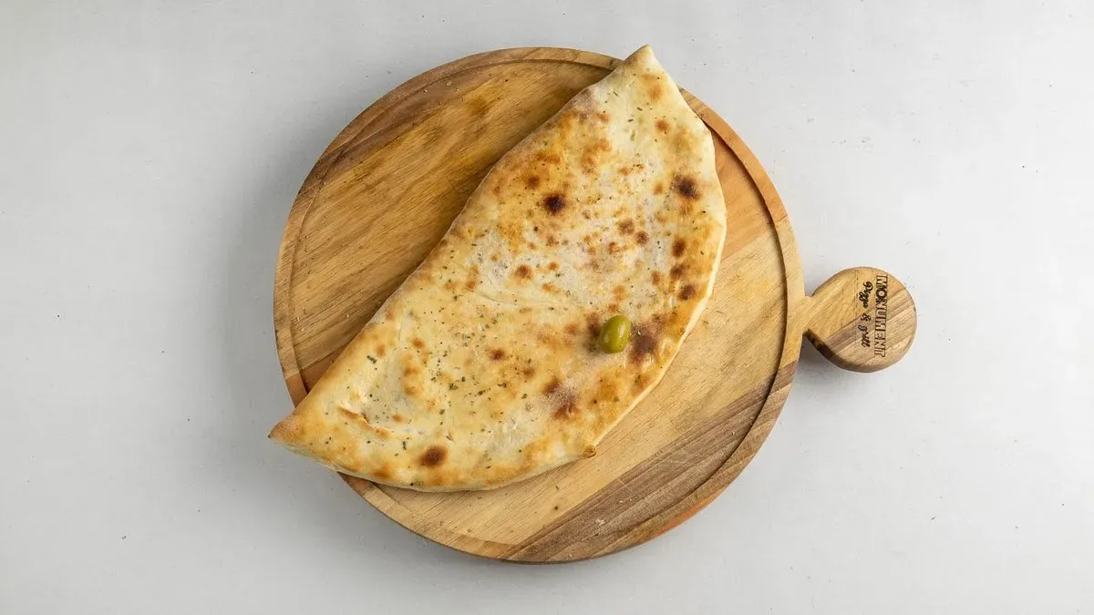 Pizza calzone Rimini - z grillowanymi krewetkami