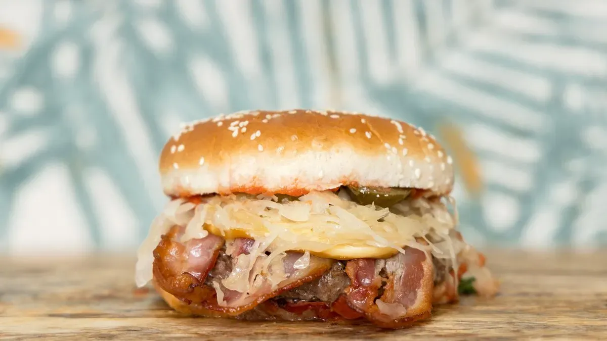 Kam's Swoyski Burger