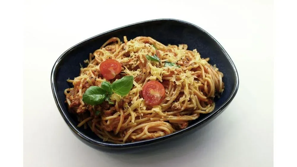 Pasta z sosem bolognese wegańskim/PASTA WITH VEGAN  BOLOGNESE SAUCE