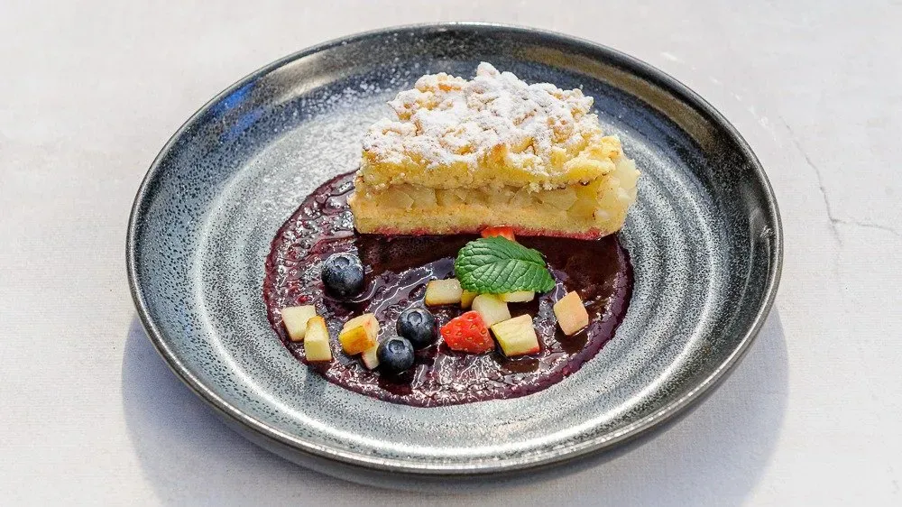 Szarlotka z lodami waniliowymi