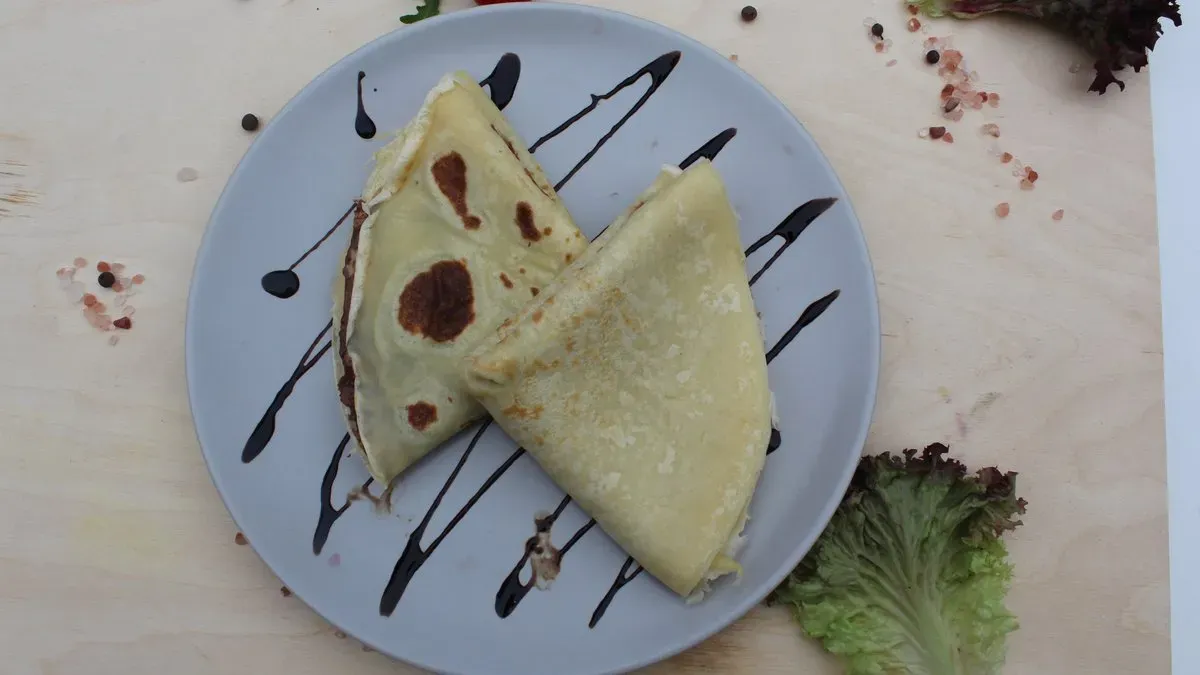 Naleśniki po hawajsku (szynka, ananas)