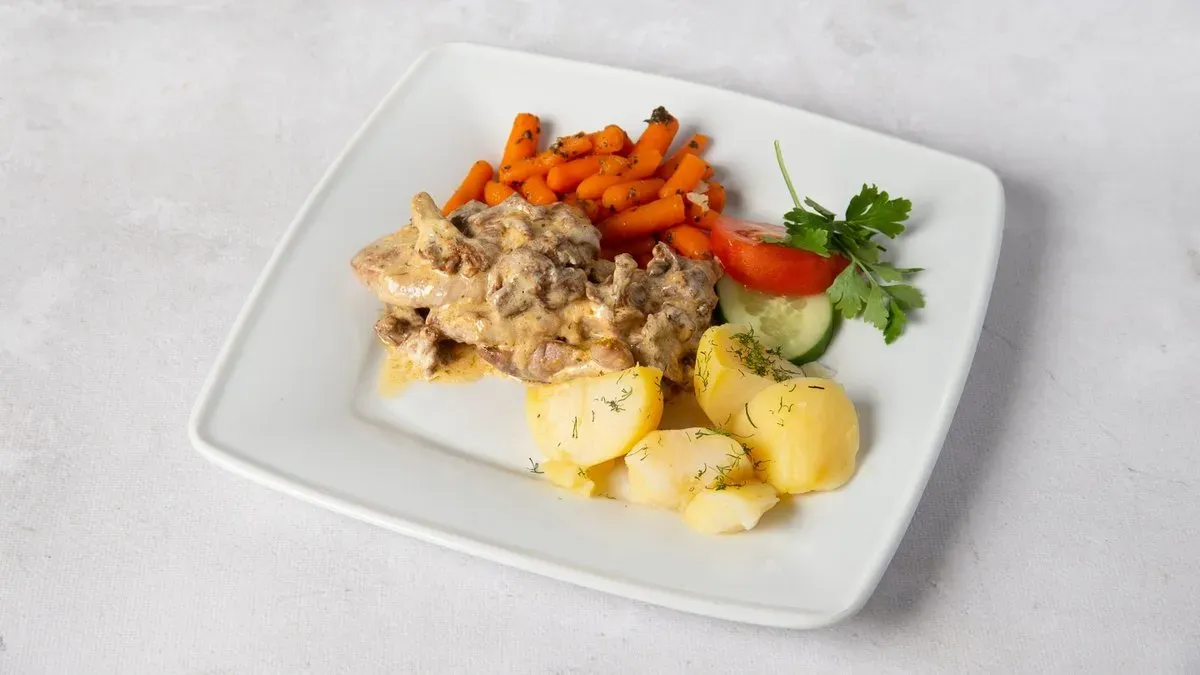 Grillowana polędwiczka wieprzowa w sosie pieprzowym