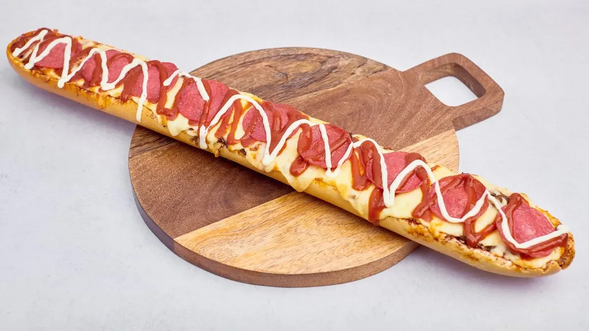 Zapiekanka z salami