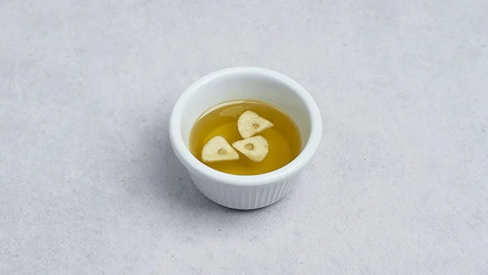 Oliwa czosnkowa