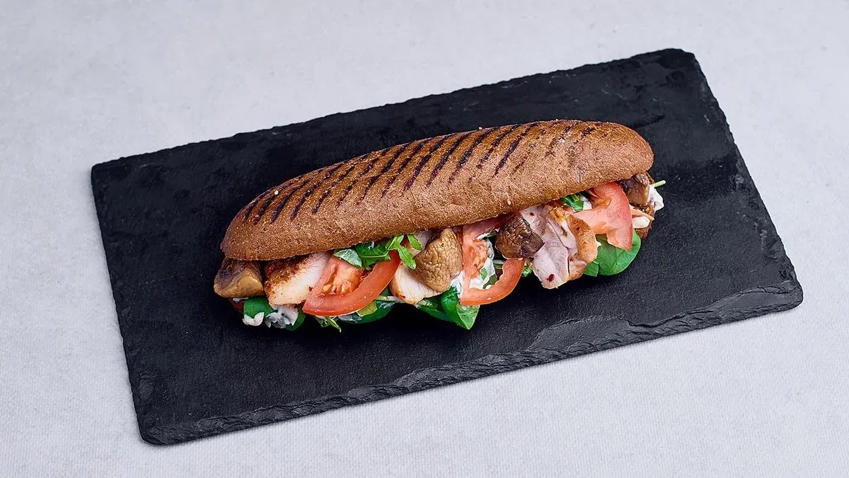 Panini z kurczakiem i pieczarkami