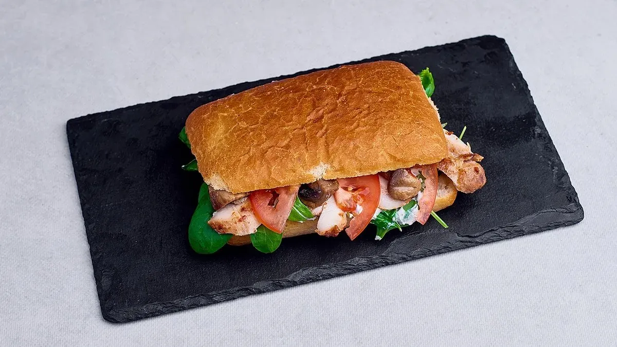 Focaccia z kurczakiem i pieczarkami