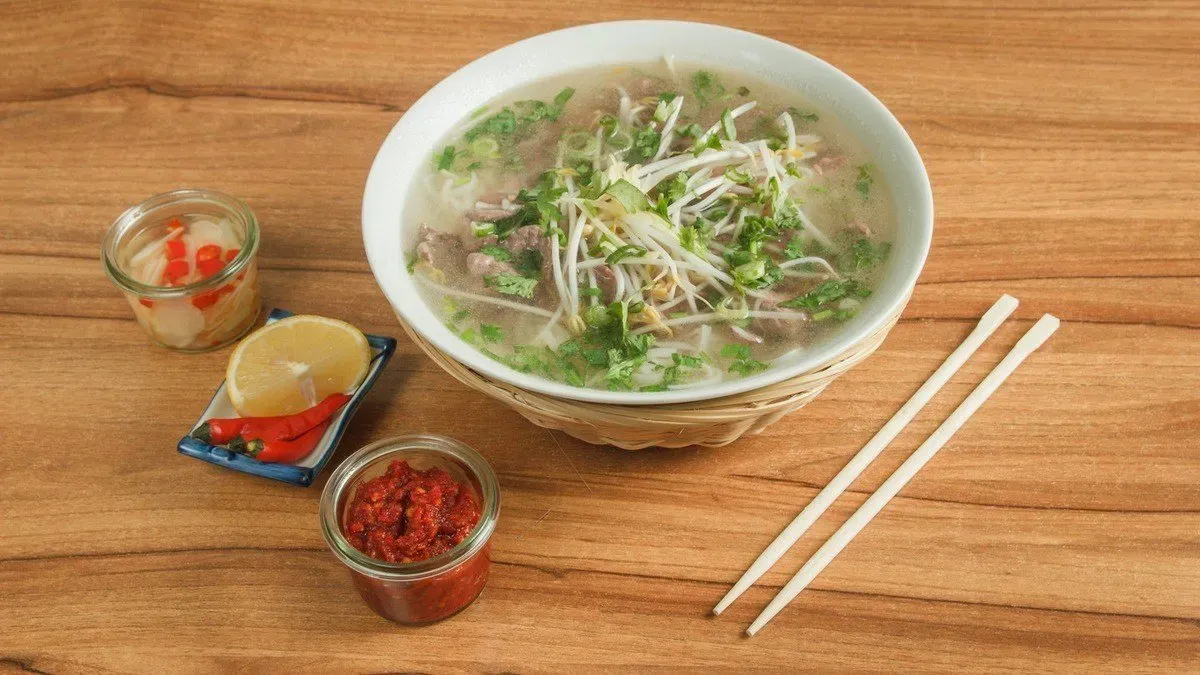 Gorący bulion Pho